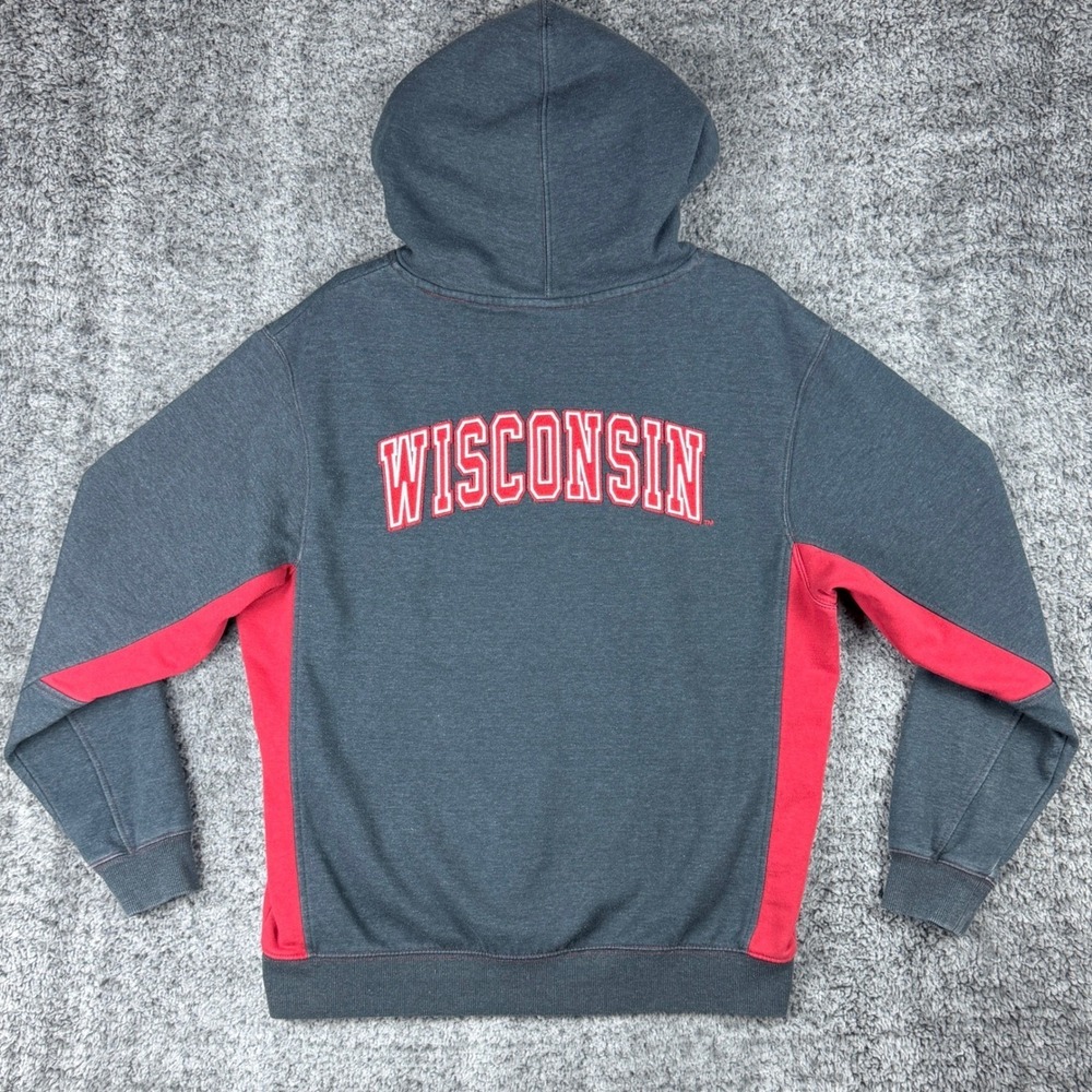Wisconsin Badgers Hoodie Men's XL Bucky Badger Colosseum NCAA Grey Red Pullover - Picture 10 of 16